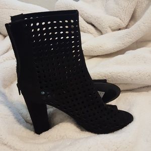 Black open for Heels!